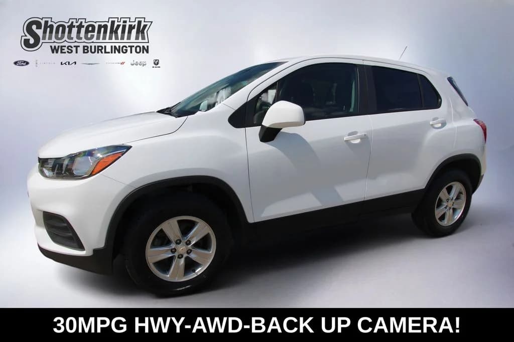 2022 Chevrolet Trax LS — photo 1 of 35