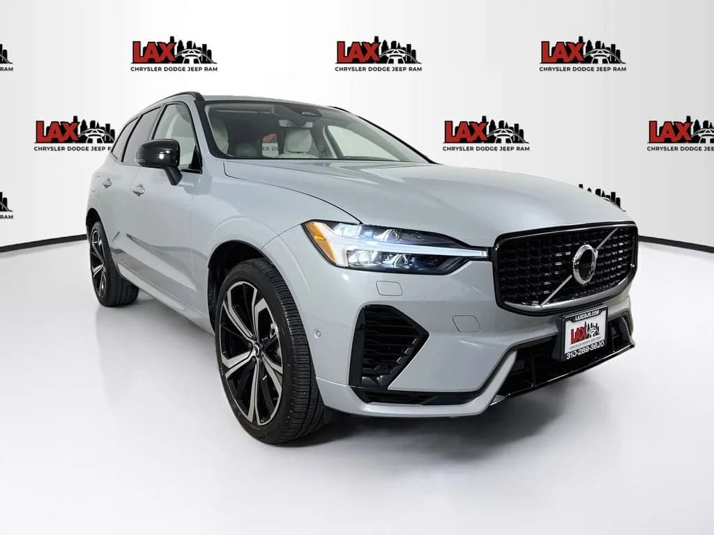 2025 Volvo XC60 Plug-In Hybrid T8 Ultra — photo 1 of 34