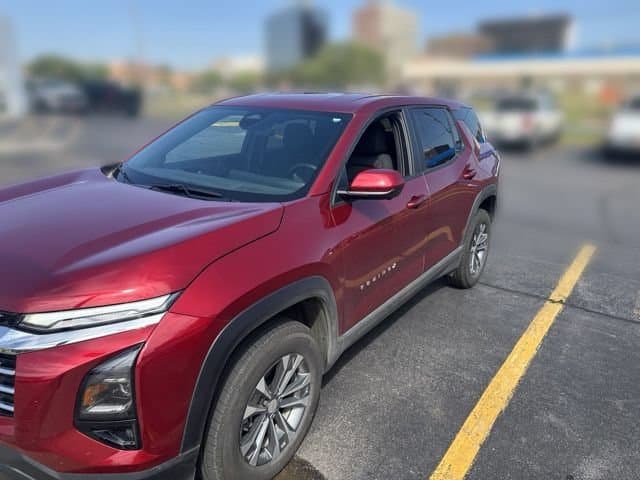 2025 Chevrolet Equinox AWD LT — photo 1 of 8