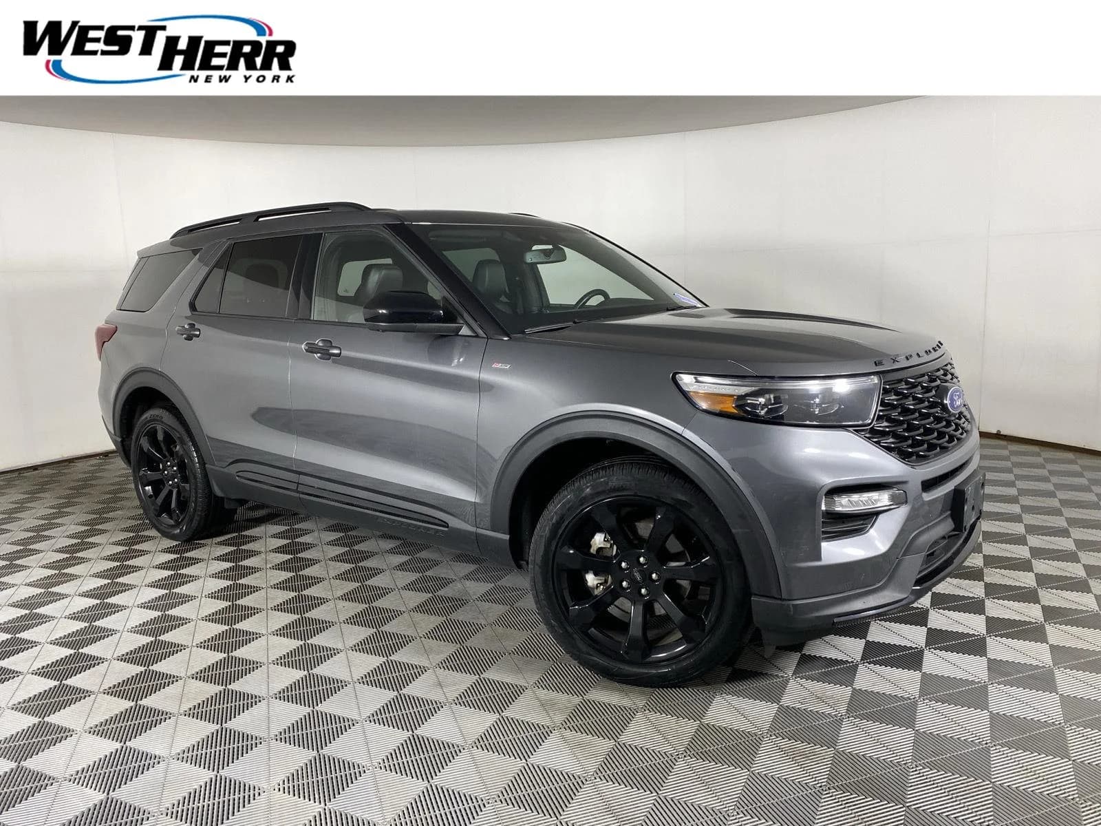 2023 Ford Explorer ST-Line — photo 1 of 32