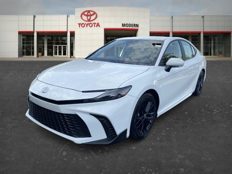 2025 Toyota Camry SE — photo 1 of 28