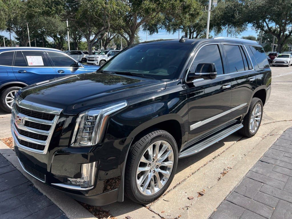 2020 Cadillac Escalade Luxury — photo 1 of 12