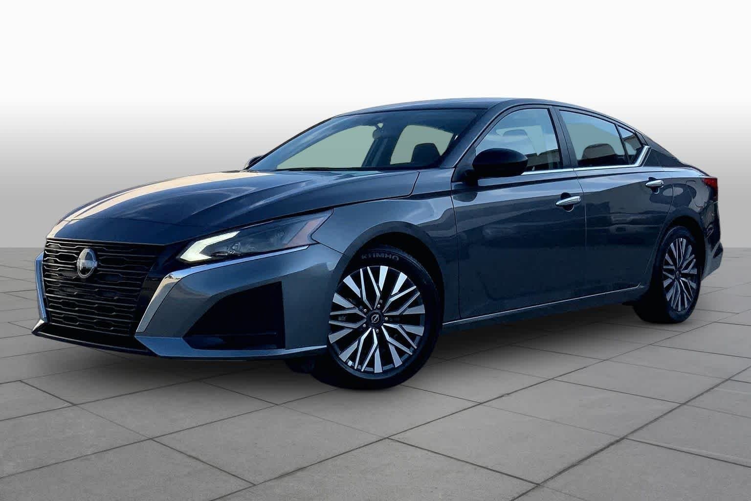 2025 Nissan Altima SV — photo 1 of 37