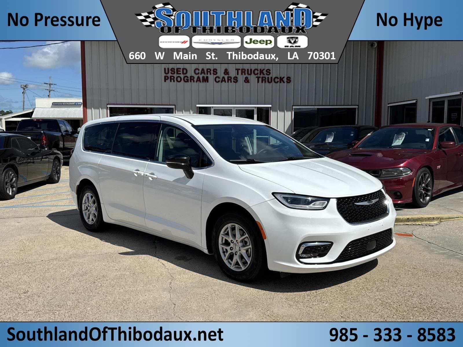 2024 Chrysler Pacifica Touring L — photo 1 of 27