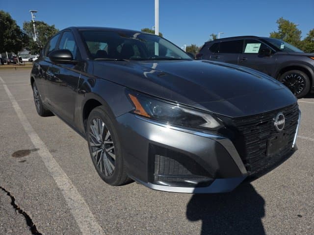 2025 Nissan Altima SV — photo 1 of 7