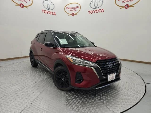 2023 Nissan Kicks SR — photo 1 of 14