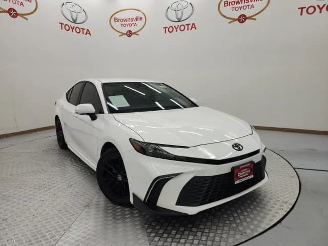 2025 Toyota Camry SE — photo 1 of 15