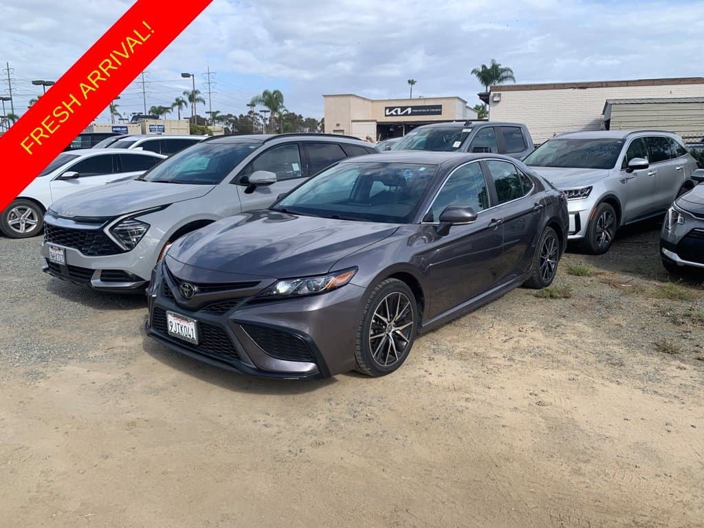 2024 Toyota Camry SE — photo 1 of 10