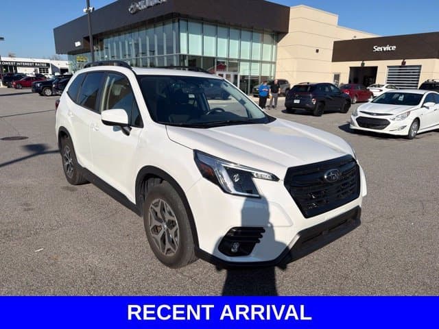 2024 Subaru Forester Premium — photo 1 of 43