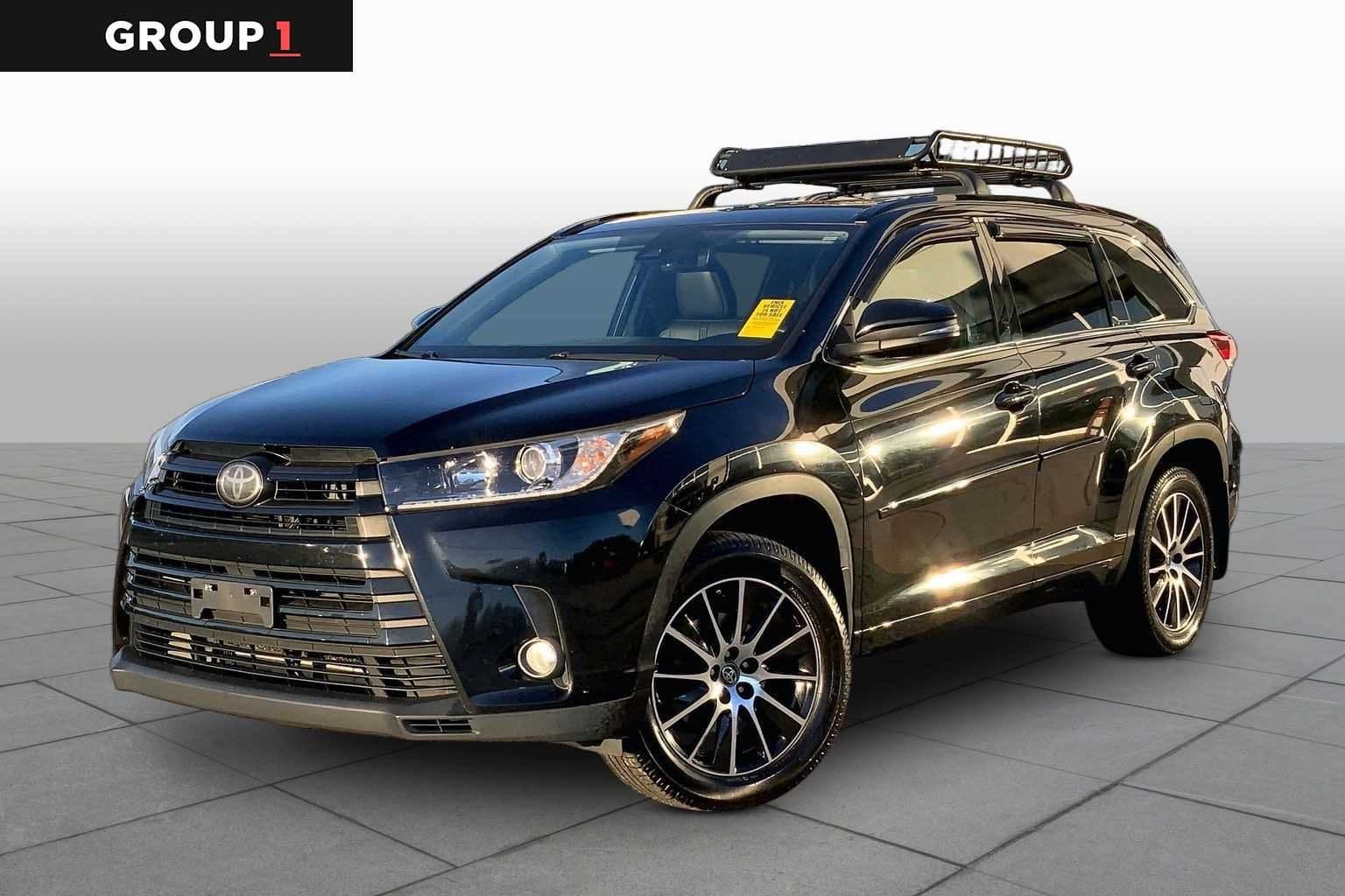 2017 Toyota Highlander SE — photo 1 of 28