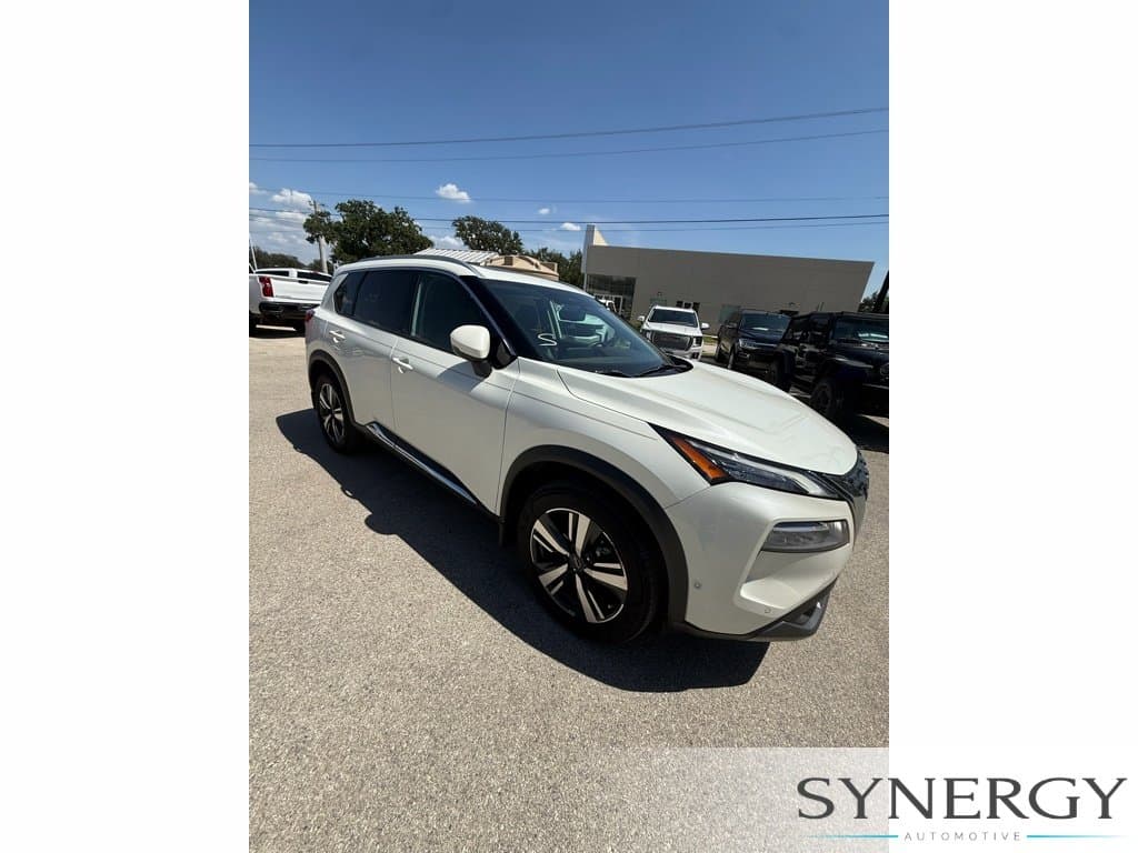 2023 Nissan Rogue SL — photo 1 of 3