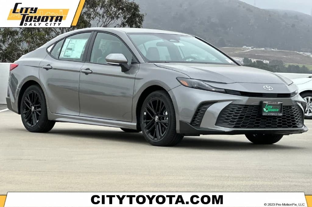 2026 Toyota Camry SE — photo 1 of 35