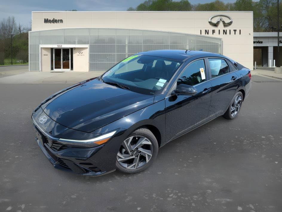 2025 Hyundai Elantra Limited — photo 1 of 32
