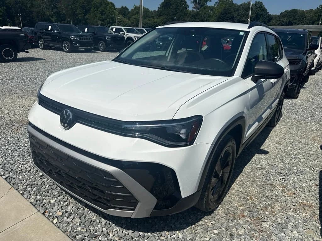 2025 Volkswagen Taos S — photo 1 of 4