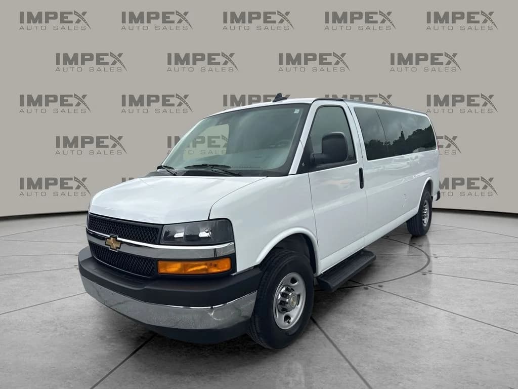2025 Chevrolet Express 3500 LT — photo 1 of 30