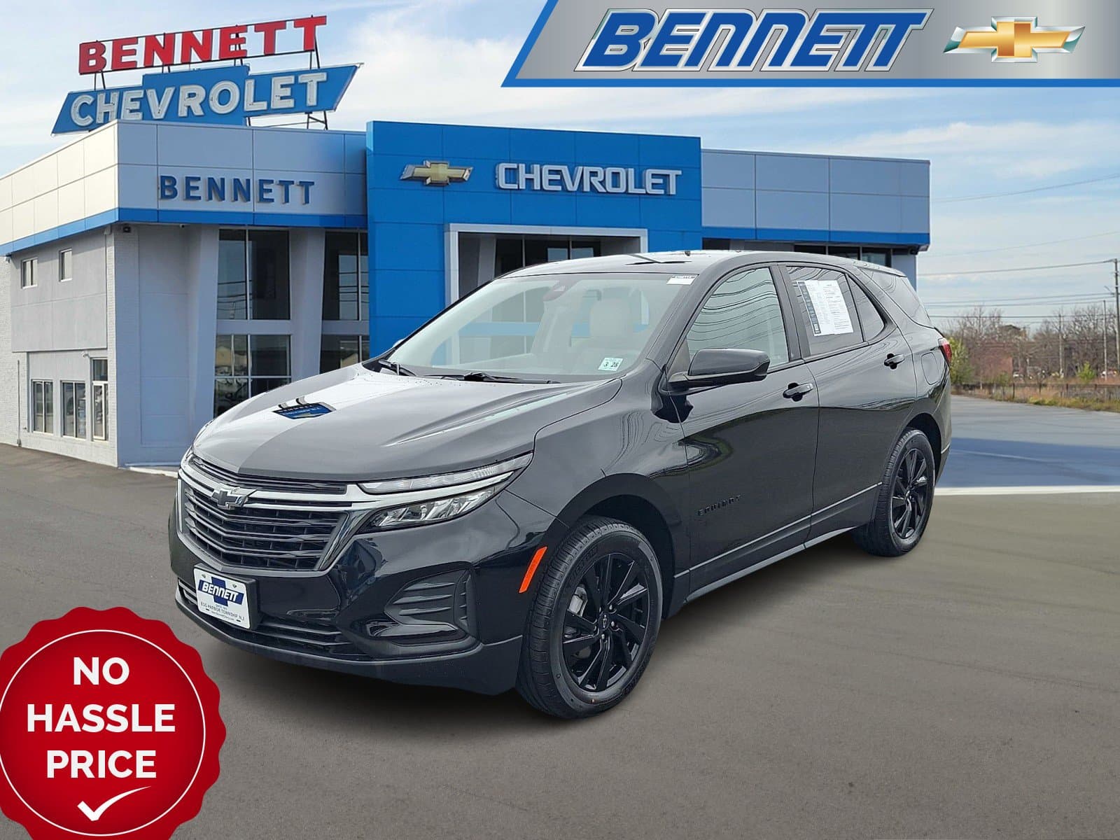 2023 Chevrolet Equinox LS — photo 1 of 30