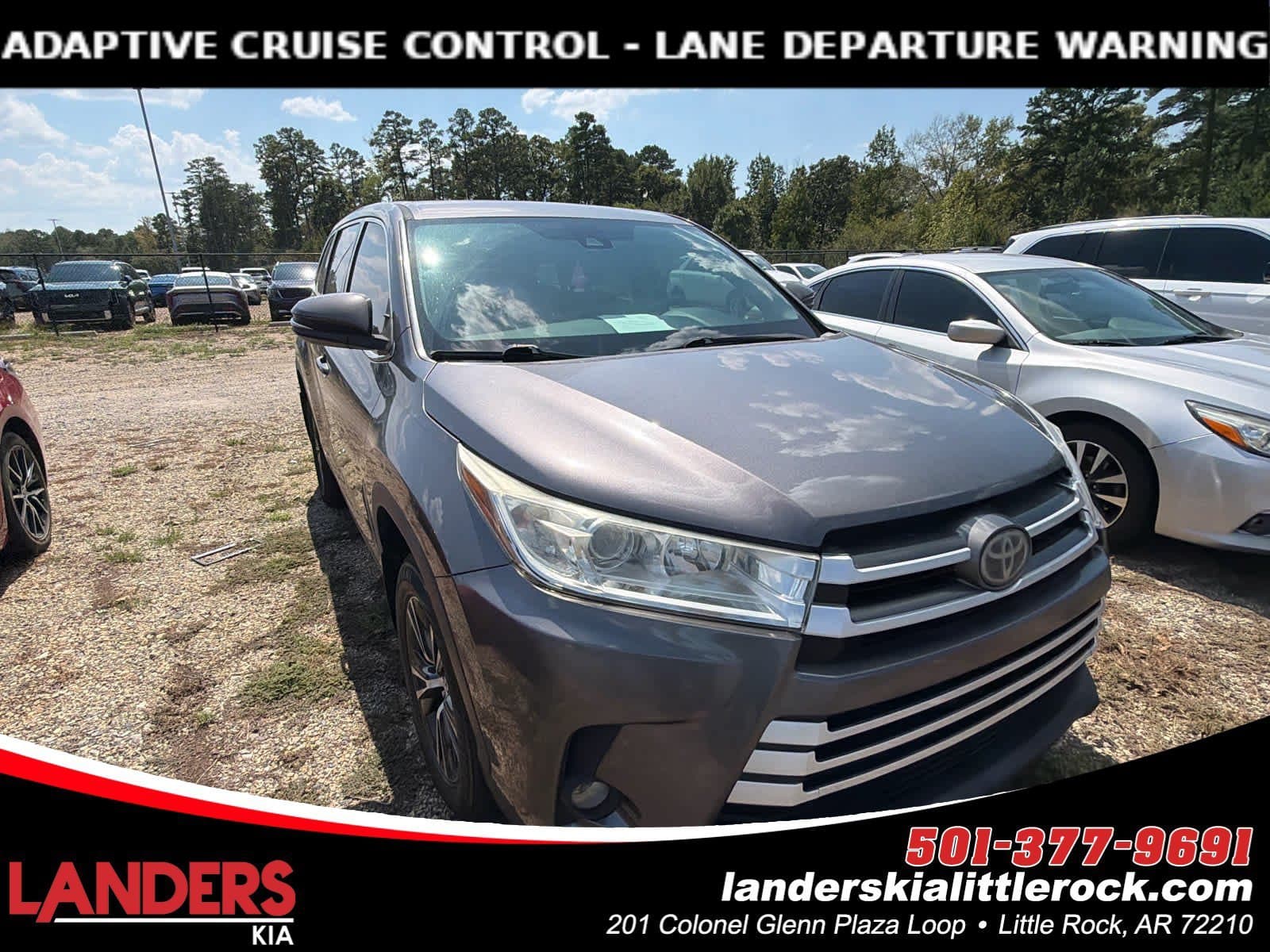2019 Toyota Highlander LE — photo 1 of 10