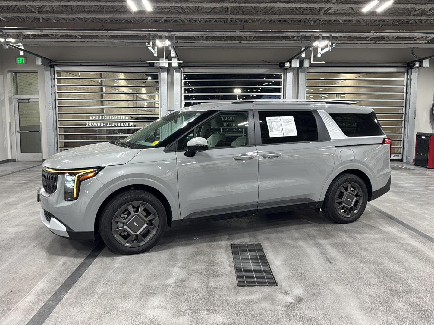 2026 Kia CARNIVAL MPV HYBRID EX — photo 1 of 36