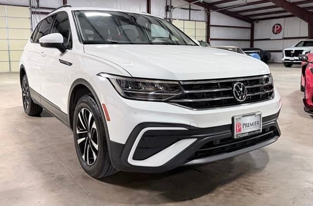 2022 Volkswagen Tiguan S — photo 1 of 17