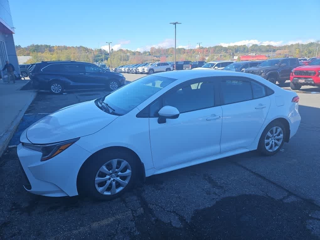 2024 Toyota Corolla LE — photo 1 of 5