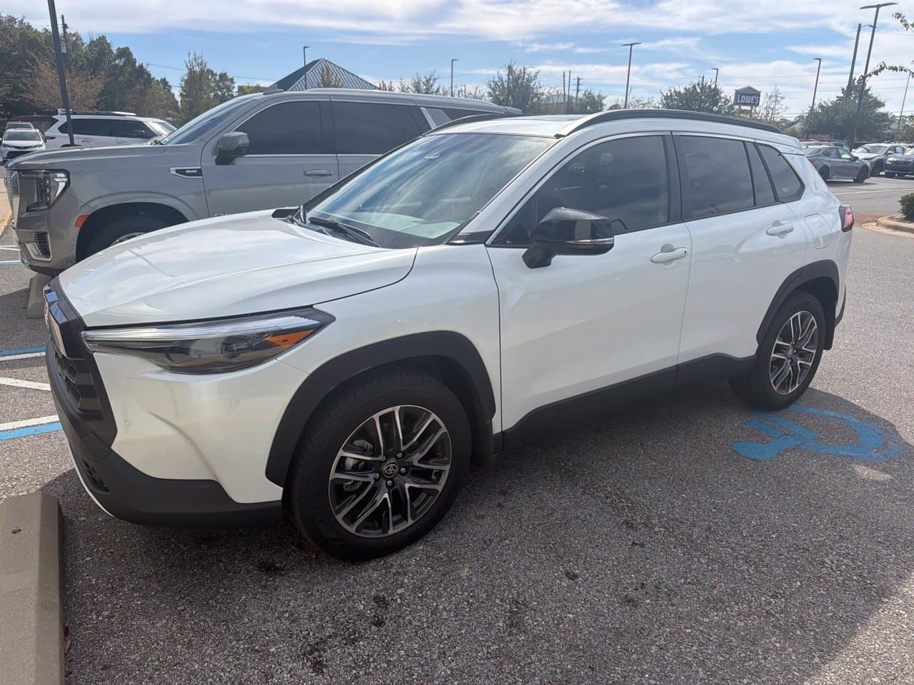 2026 Toyota Corolla Cross XLE — photo 1 of 9