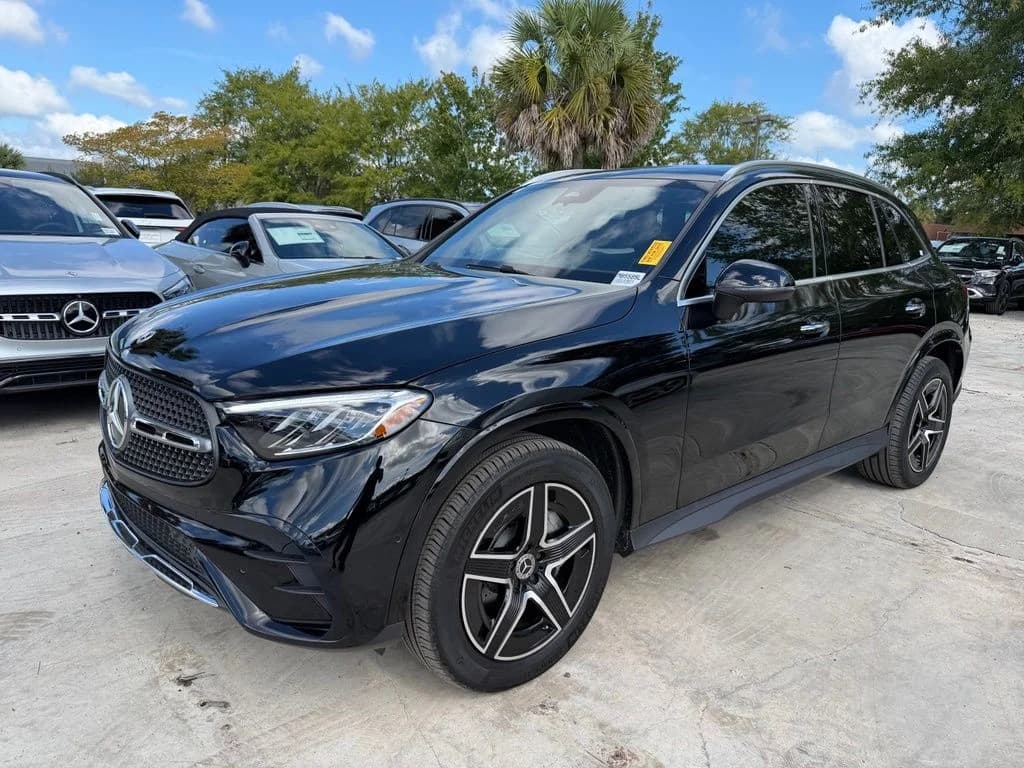 2026 Mercedes-Benz GLC GLC 300 — photo 1 of 11