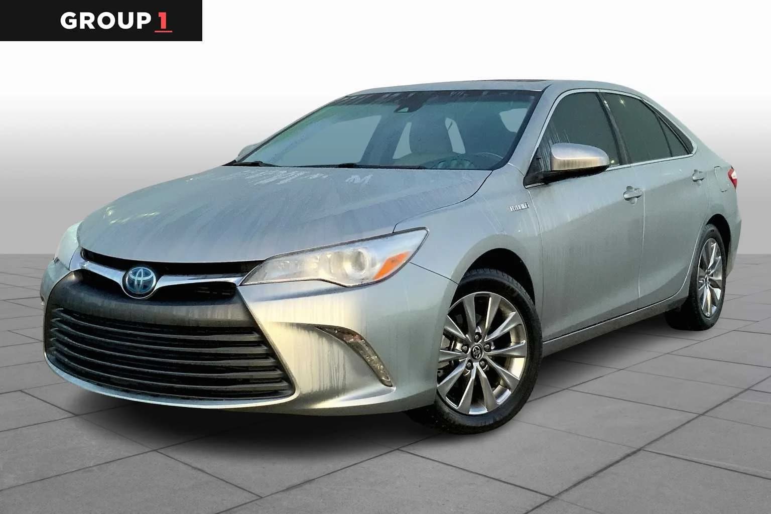 2017 Toyota Camry Hybrid XLE — photo 1 of 32