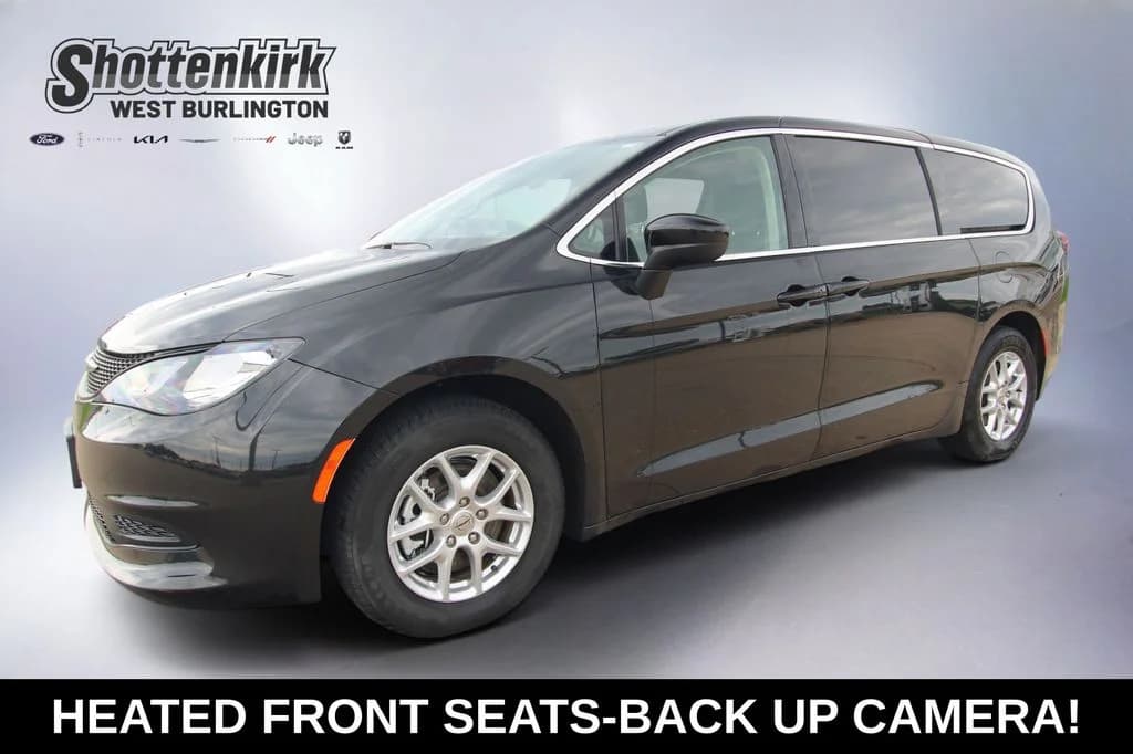 2022 Chrysler Voyager LX — photo 1 of 41