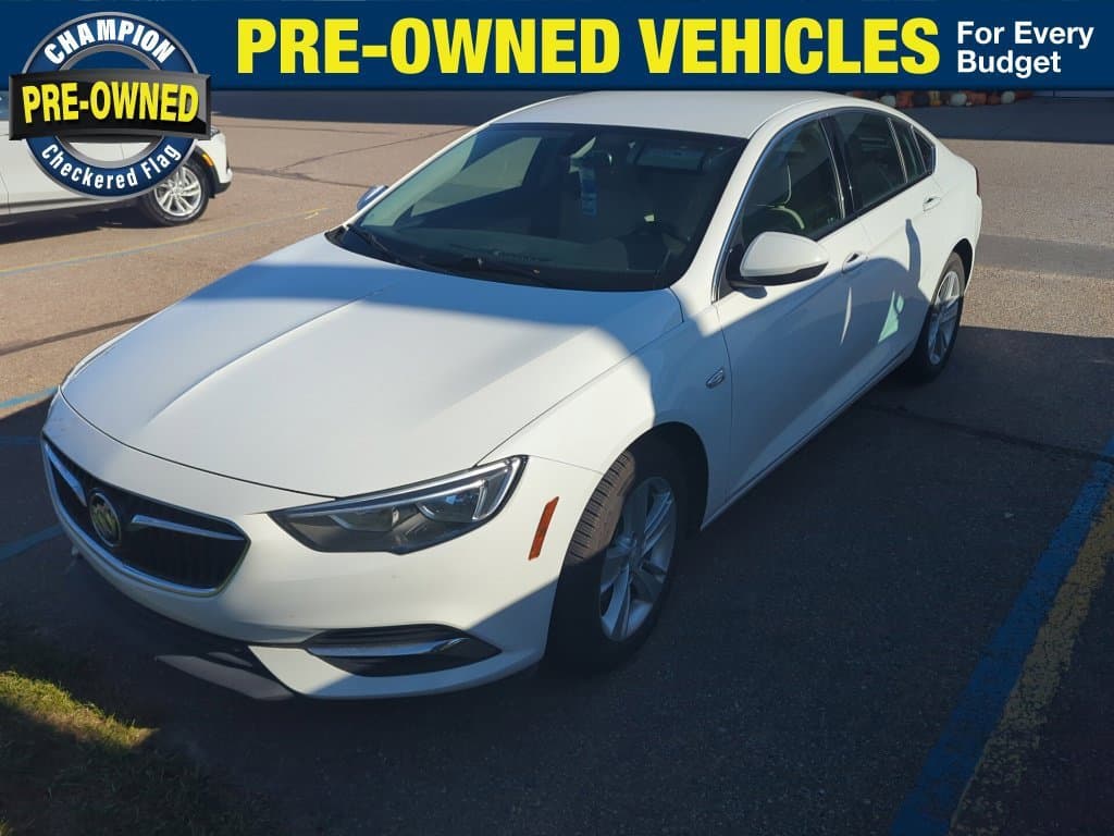 2018 Buick Regal Sportback Preferred — photo 1 of 5