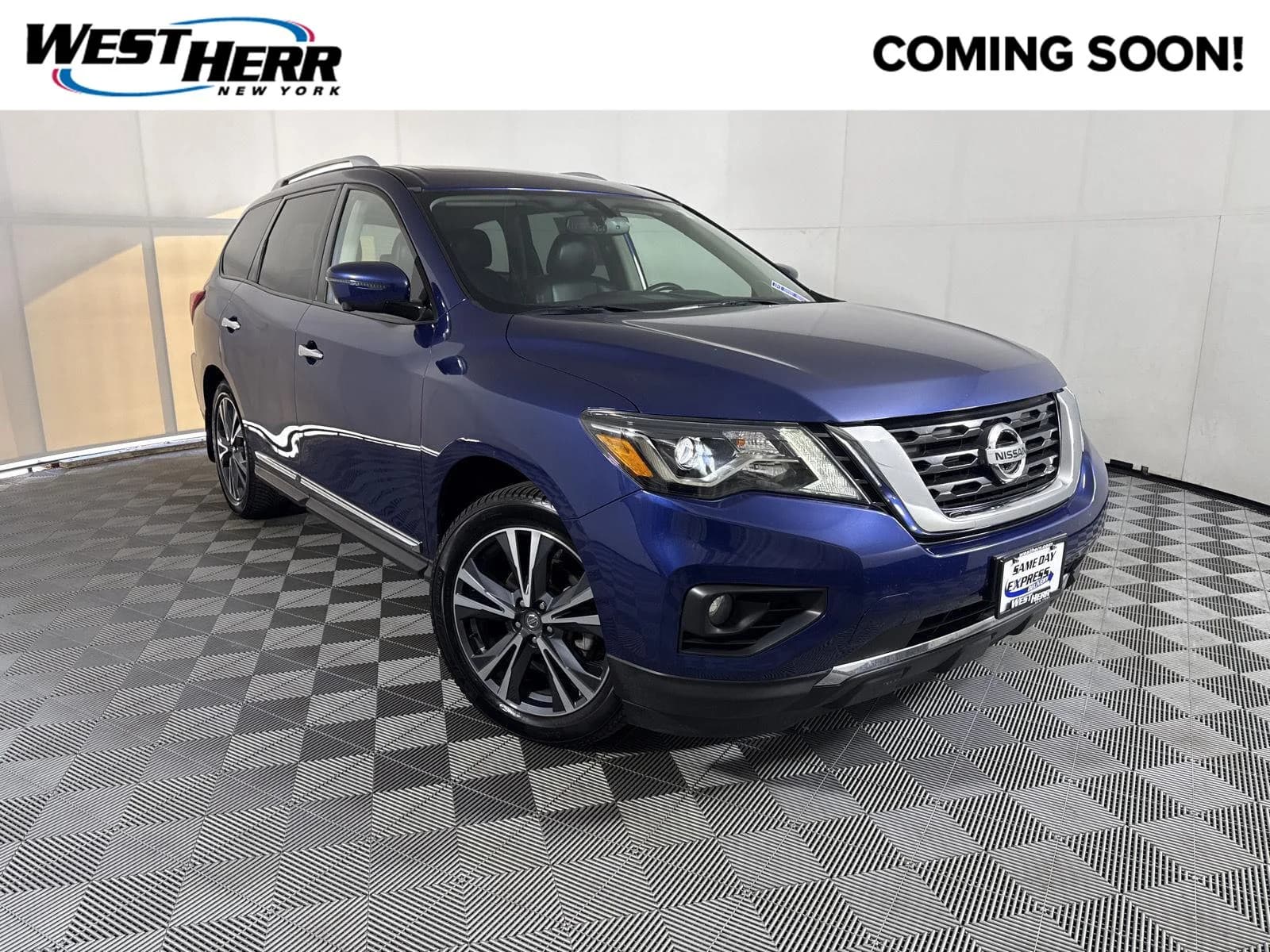 2019 Nissan Pathfinder Platinum — photo 1 of 30