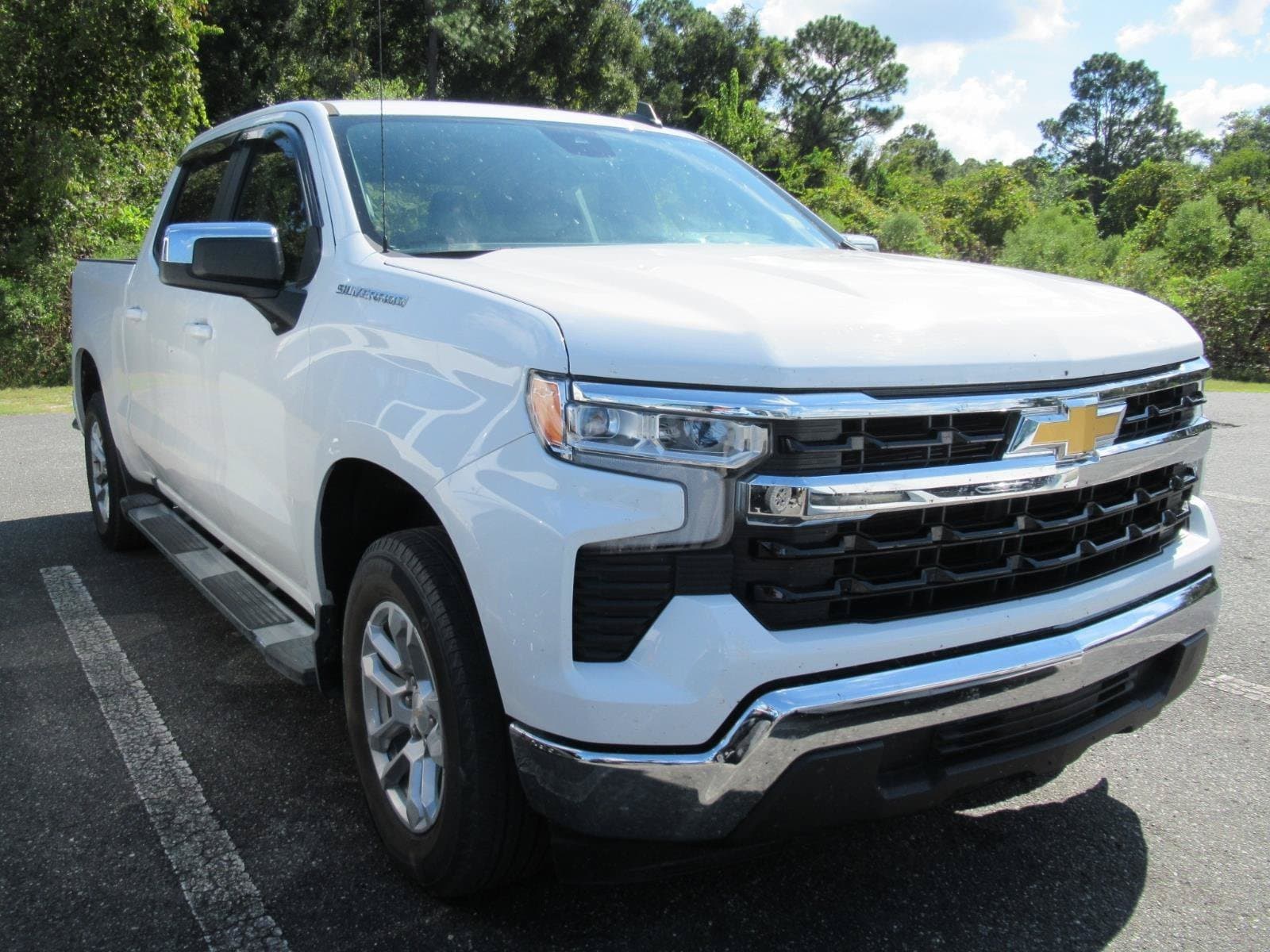 2024 Chevrolet Silverado 1500 LT — photo 1 of 5
