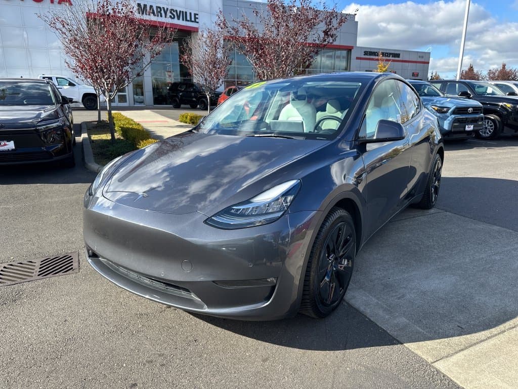 2022 Tesla Model Y Long Range — photo 1 of 28