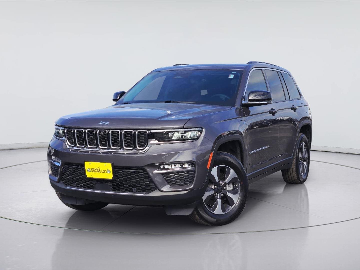2022 Jeep Grand Cherokee 4xe Base — photo 1 of 36
