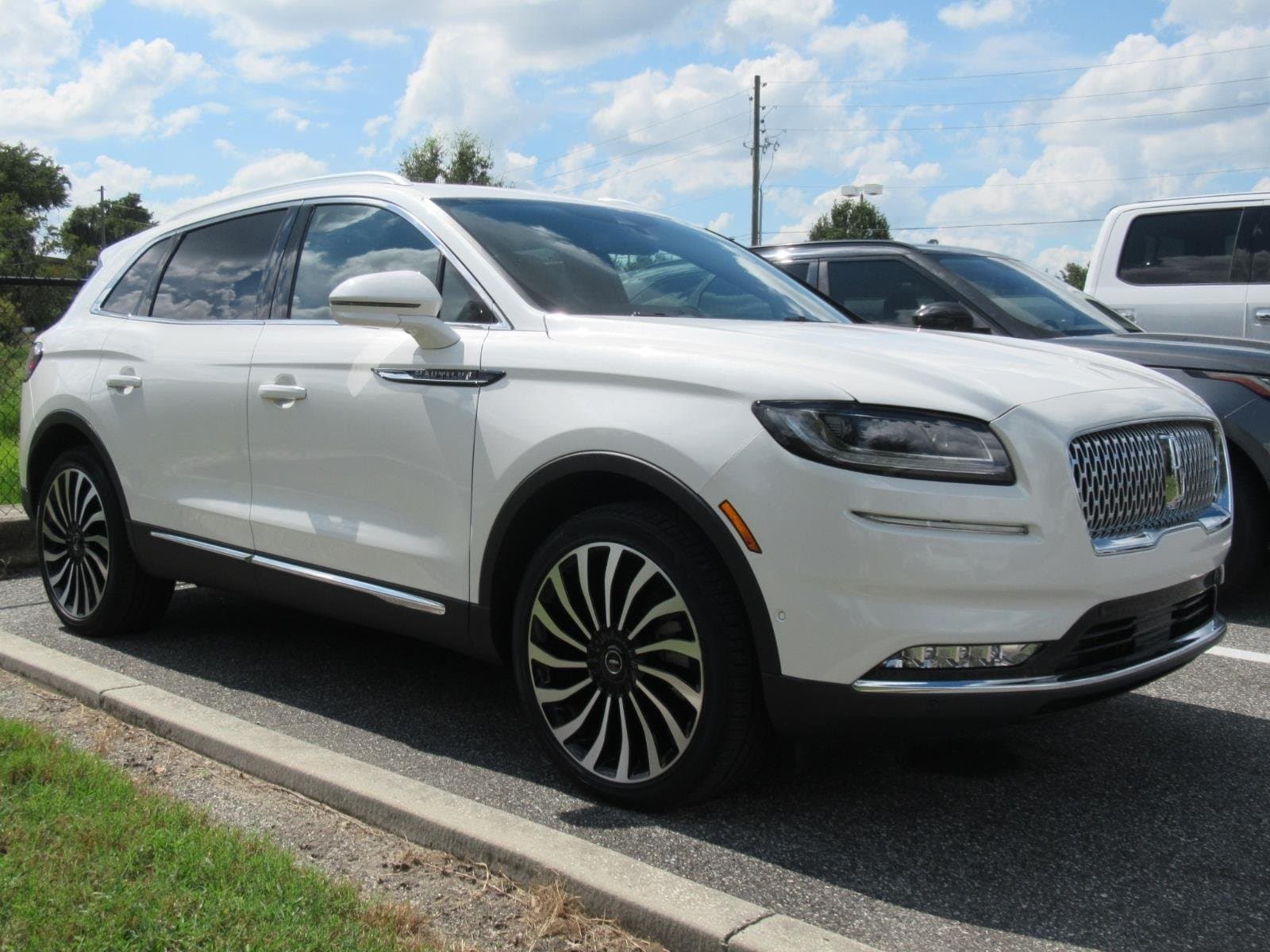 2023 Lincoln Nautilus Black Label — photo 1 of 5