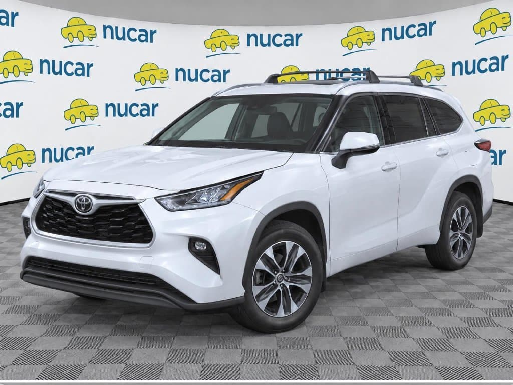 2020 Toyota Highlander XLE — photo 1 of 17