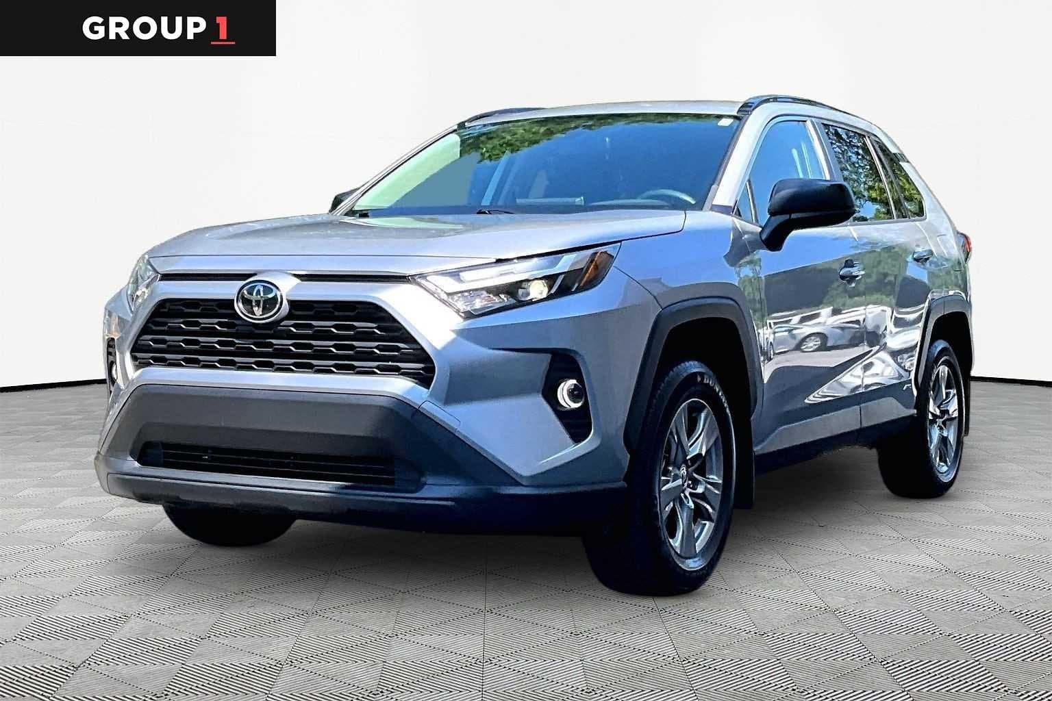 2025 Toyota RAV4 Hybrid LE — photo 1 of 34