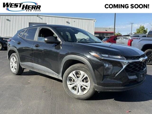 2024 Chevrolet Trax LS — photo 1 of 22