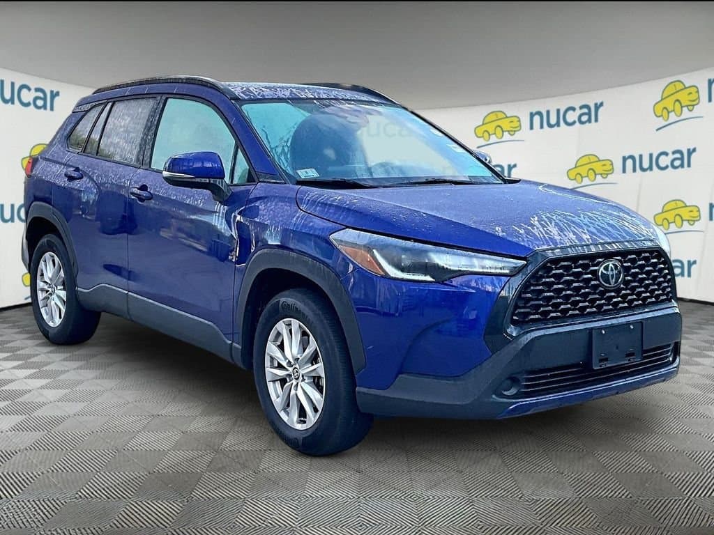 2023 Toyota Corolla Cross LE — photo 1 of 3