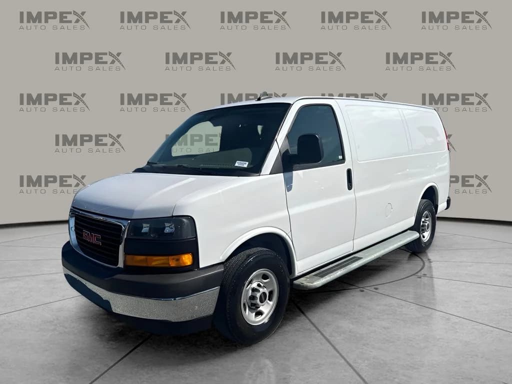 2022 GMC Savana Cargo Van Base — photo 1 of 24