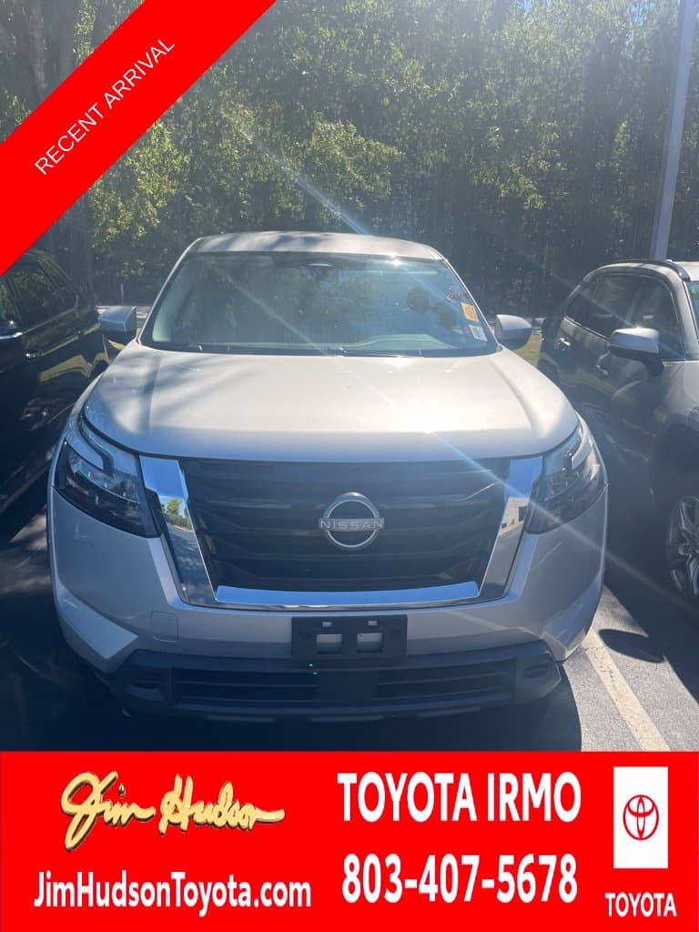 2024 Nissan Pathfinder SV — photo 1 of 5