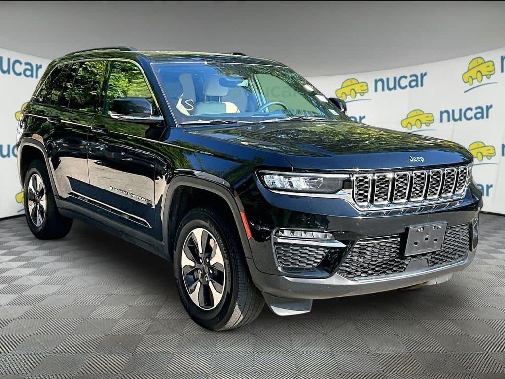 2023 Jeep Grand Cherokee Base — photo 1 of 3
