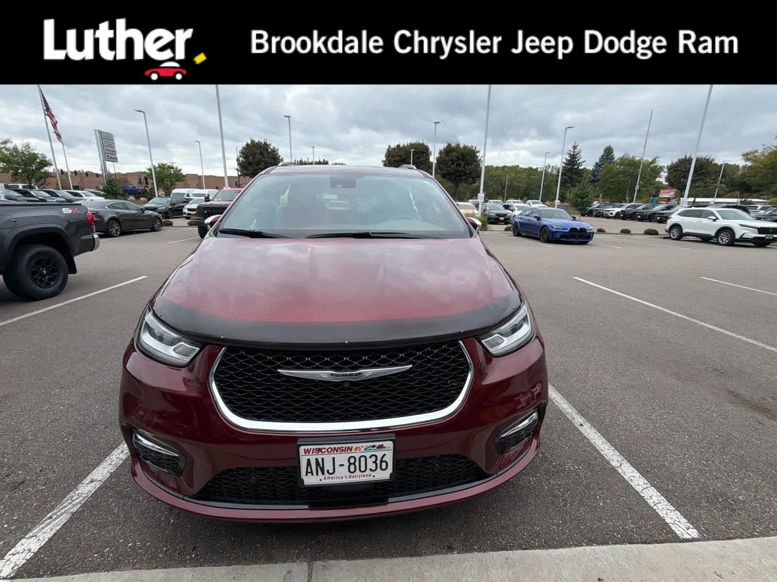2021 Chrysler Pacifica Limited — photo 1 of 12