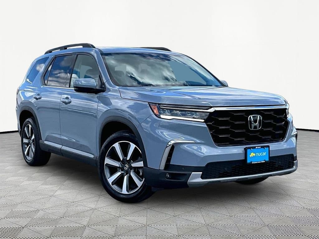2024 Honda Pilot Touring — photo 1 of 32