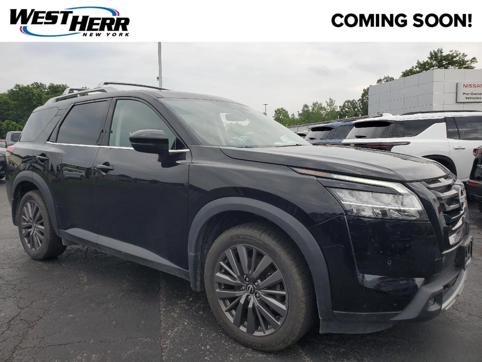 2024 Nissan Pathfinder SL — photo 1 of 20