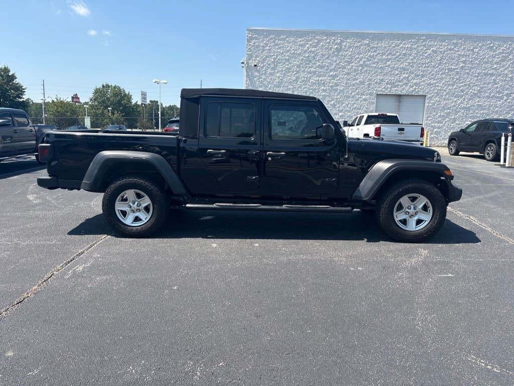 2020 Jeep Gladiator Sport — photo 1 of 9