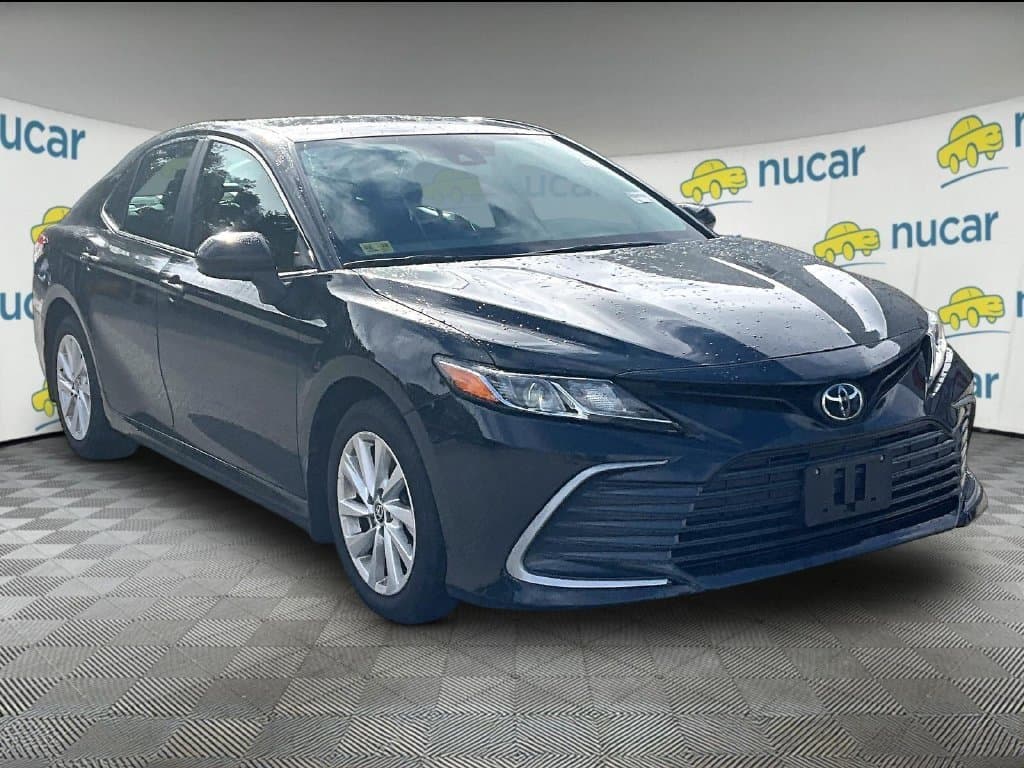 2024 Toyota Camry LE — photo 1 of 3