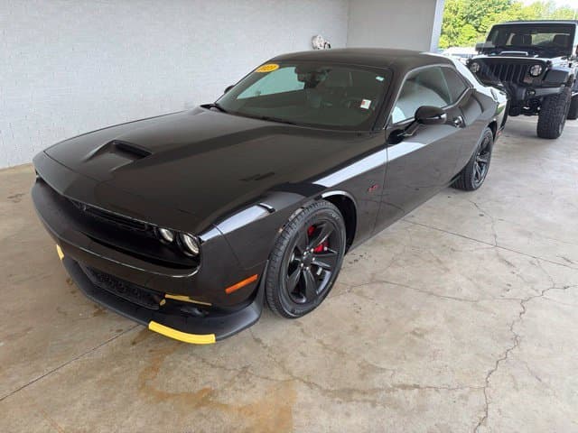 2023 Dodge Challenger R/T — photo 1 of 30