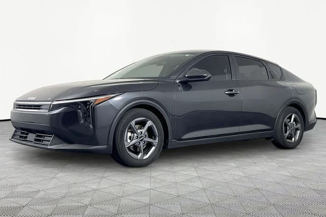 2025 Kia K4 LXS — photo 1 of 5