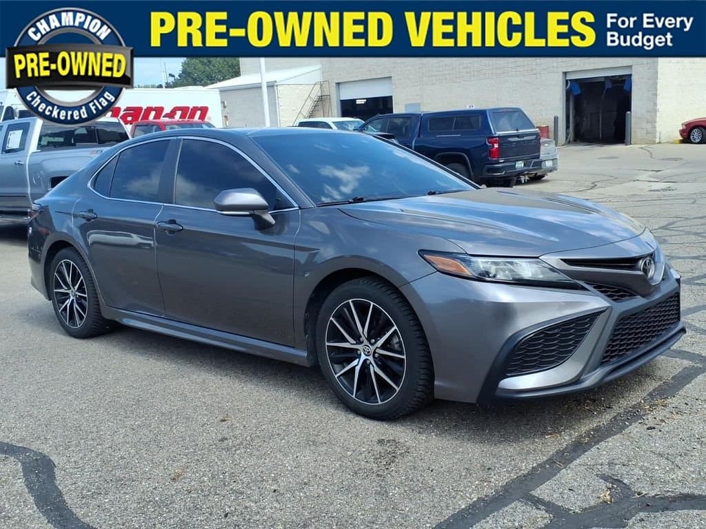 2021 Toyota Camry SE — photo 1 of 21