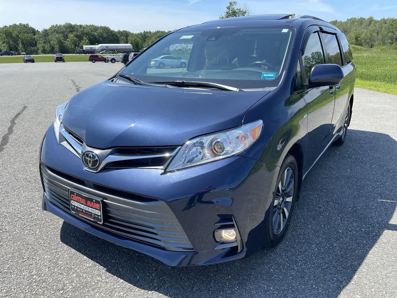 2019 Toyota Sienna XLE — photo 1 of 26